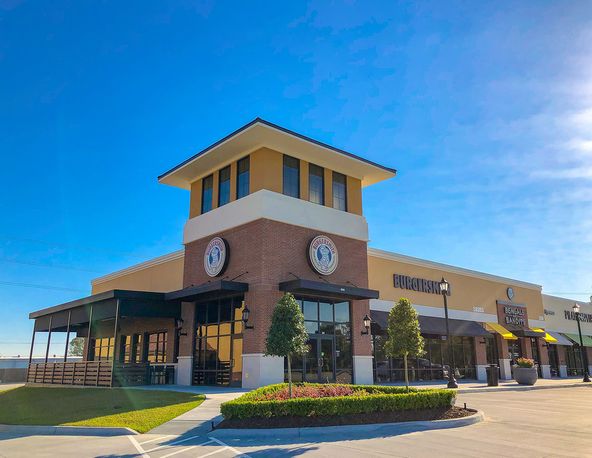 Highland Park Marketplace: 18300-18400 Old Perkins Road East, Baton Rouge, LA 70810